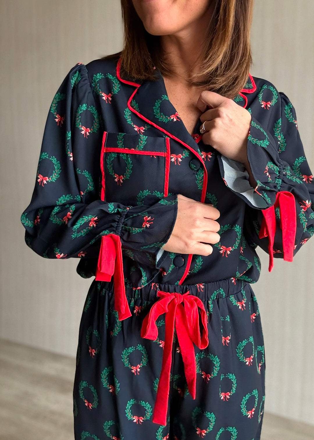 Luxurious Cute Women's Christmas Holiday Pajamas - Christmas Wreath Pajama Set with Red Bows