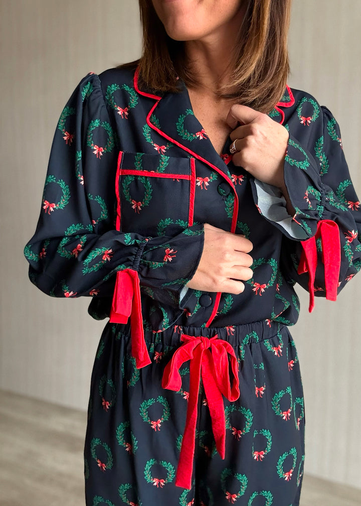 Luxurious Cute Women's Christmas Holiday Pajamas - Christmas Wreath Pajama Set with Red Bows