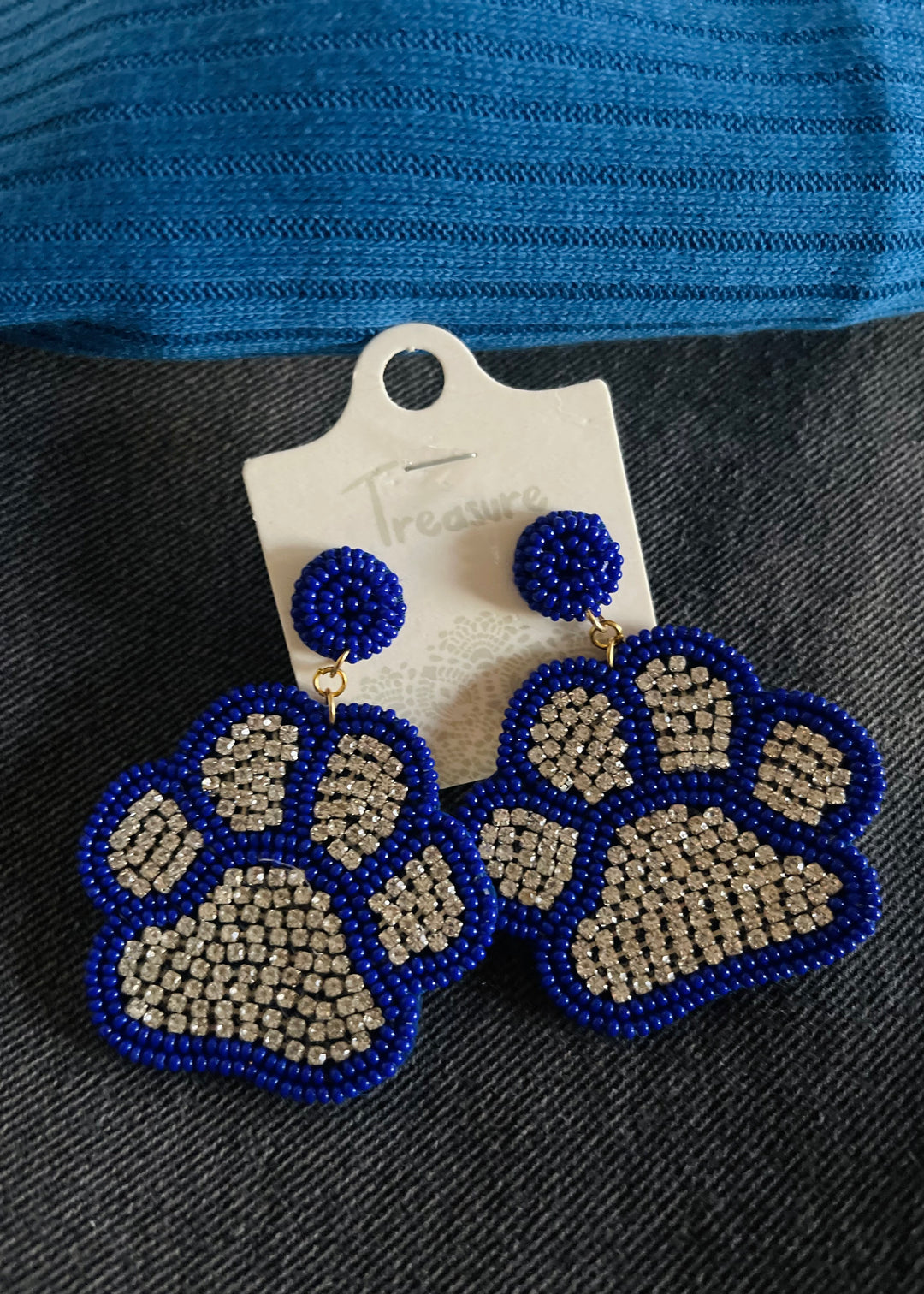 Beaded blue paw earrings 