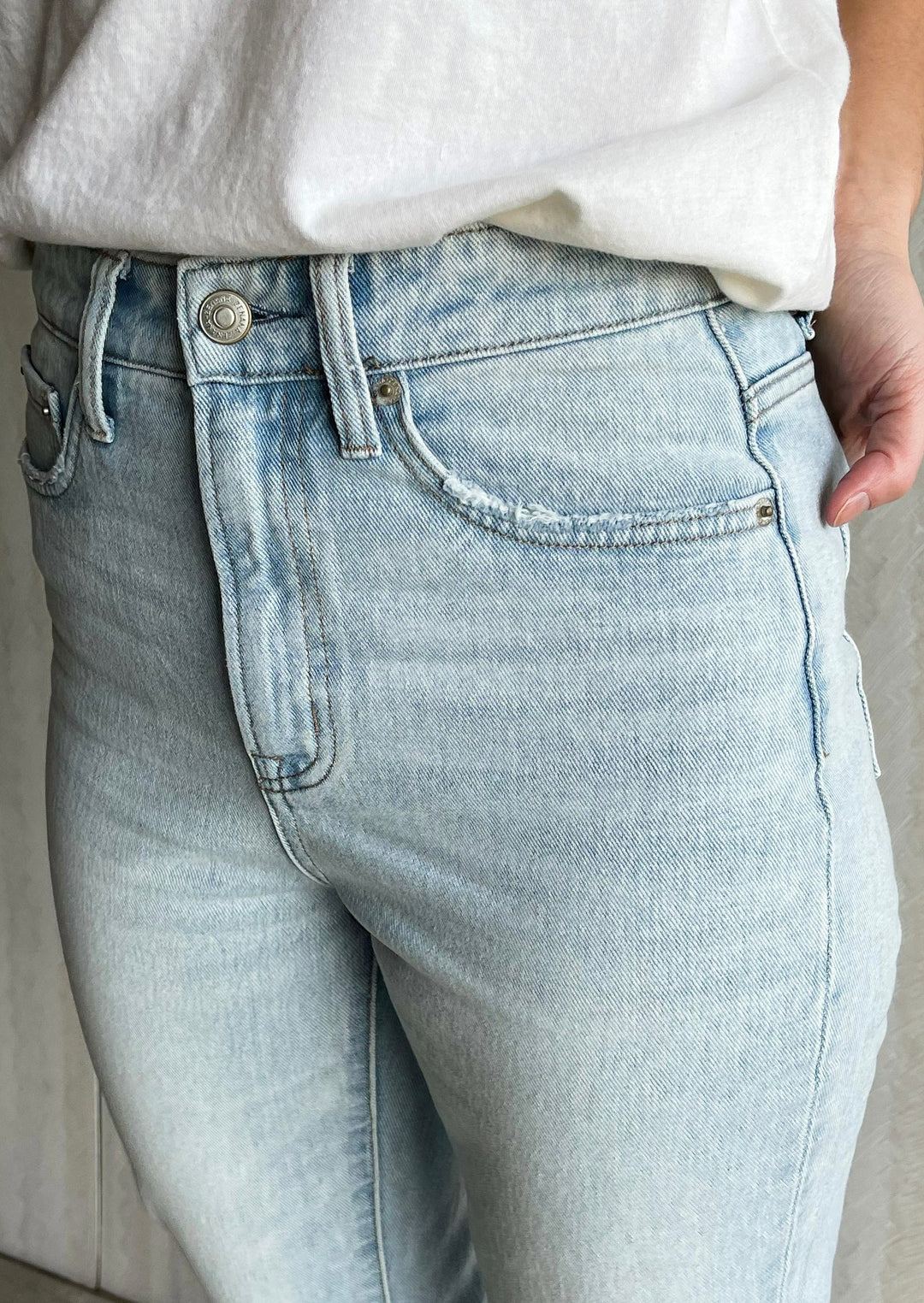 Women's Light Wash Super High Rise Straight Crop Jeans